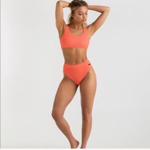 GYMSHARK ESSENCE TOP